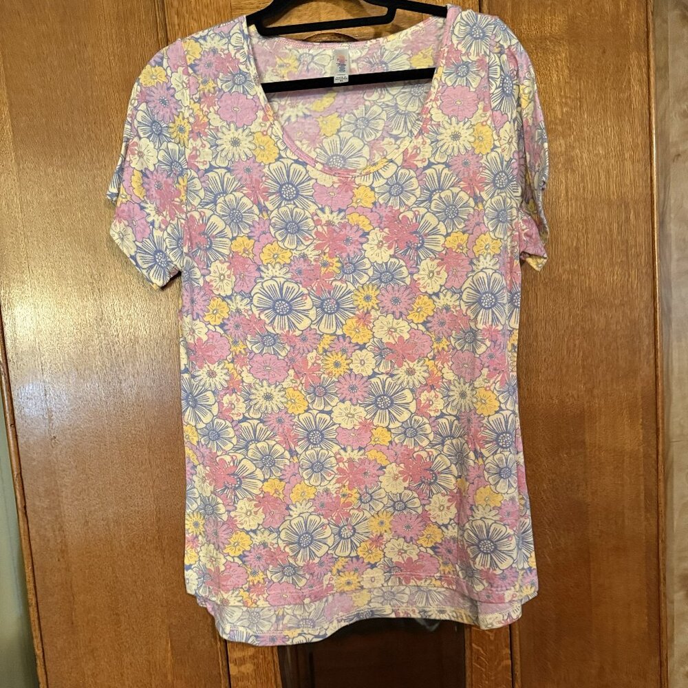 LuLaRoe Classic T XL, Pastel colored daisy flowers w/Pale pinks, yellow & blue